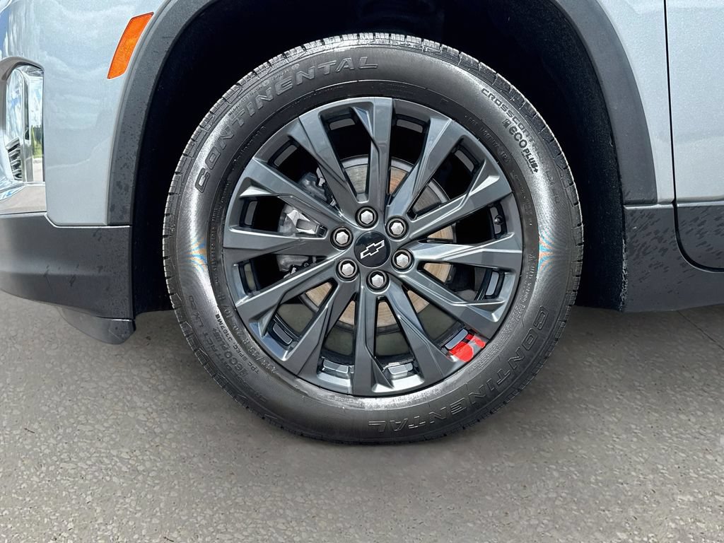 Used 2023 Chevrolet Traverse RS FWD image 32