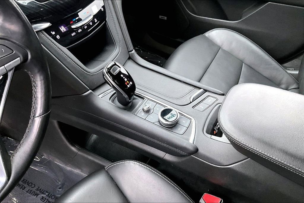 Used 2021 Cadillac XT6 Premium Luxury image 16