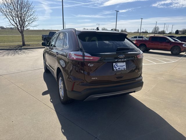 Certified 2024 Ford Edge SEL w/ Convenience Package AWD/4WD image 4