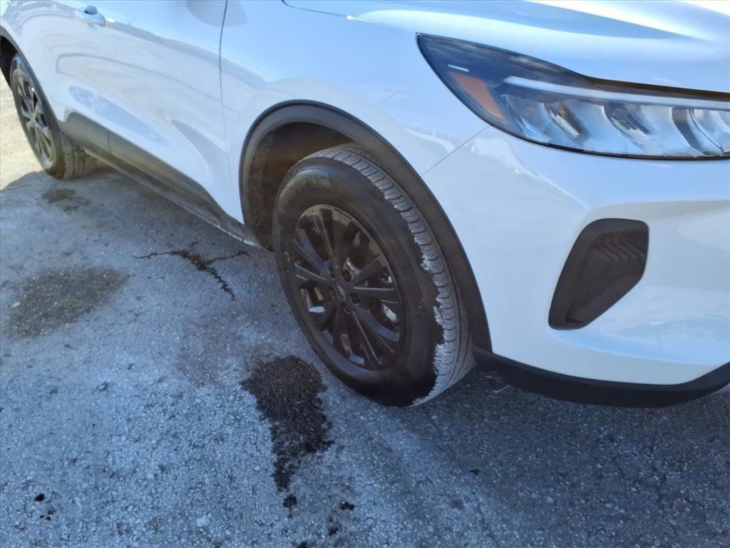 Certified 2025 Ford Escape Active AWD/4WD image 29