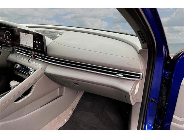Used 2024 Hyundai Elantra Blue FWD image 28