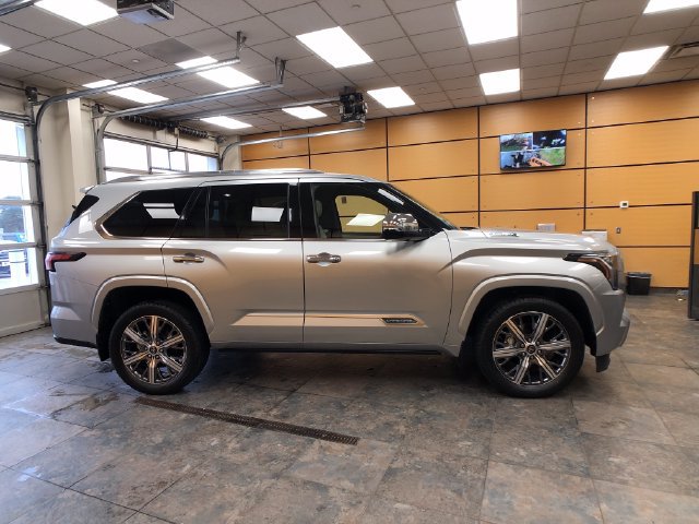 Used 2023 Toyota Sequoia Capstone AWD/4WD image 8
