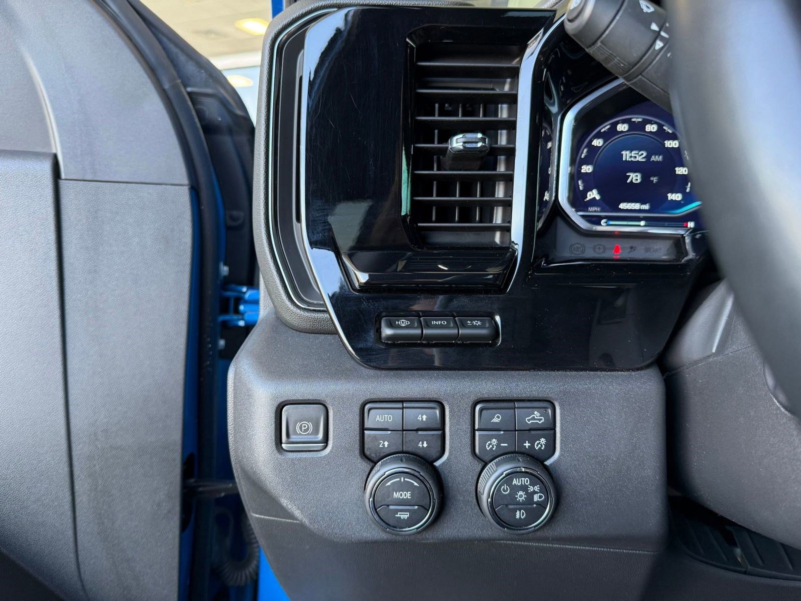 Used 2023 Chevrolet Silverado 1500 ZR2 w/ Technology Package AWD/4WD image 20
