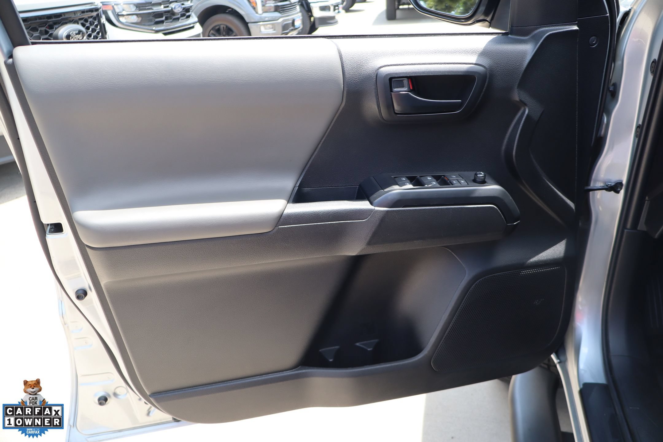 Used 2023 Toyota Tacoma SR AWD/4WD image 12