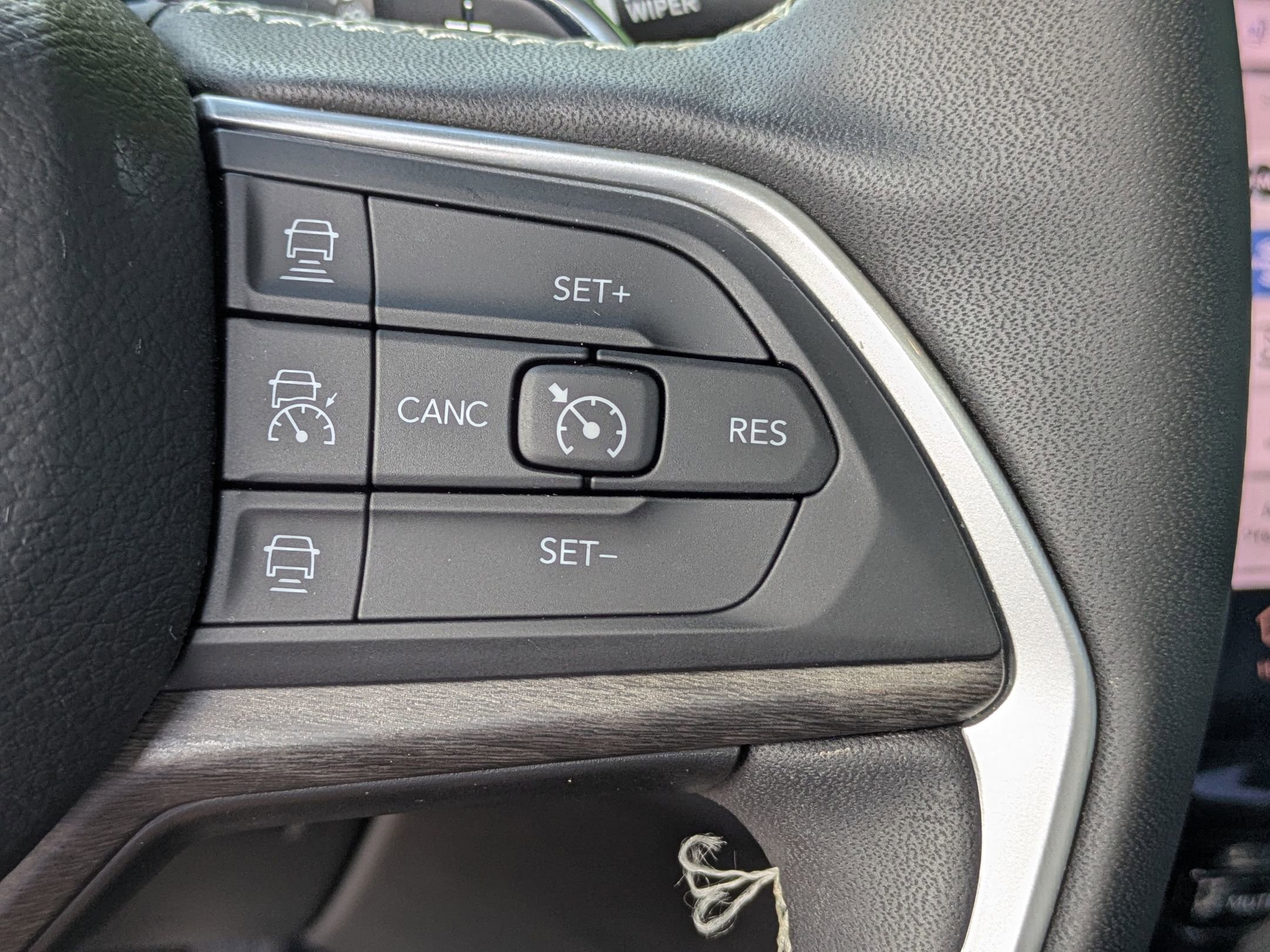 Used 2024 Jeep Grand Cherokee L Limited w/ Luxury Tech Group II AWD/4WD image 17