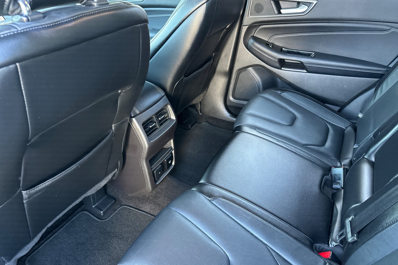 Certified 2018 Ford Edge Titanium w/ Technology Package FWD image 12