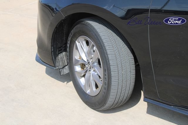 Used 2025 Toyota Sienna LE FWD image 9