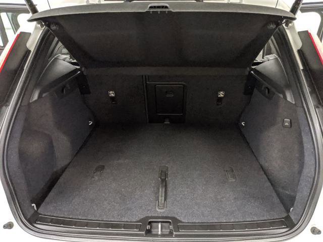 Used 2023 Volvo XC40 B5 Ultimate w/ Climate Package image 18