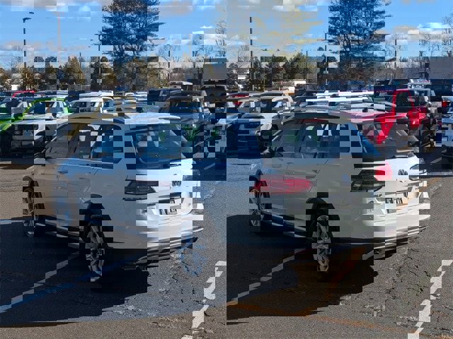 Used 2019 Volkswagen Golf Alltrack SE image 5