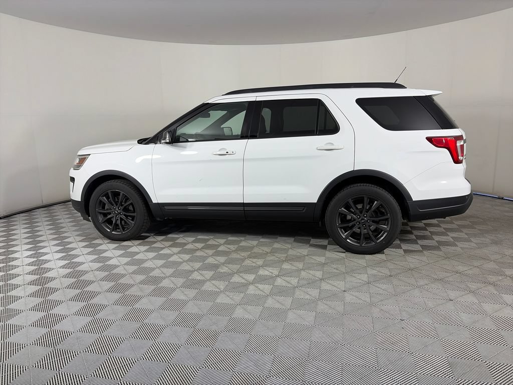 Certified 2018 Ford Explorer XLT w/ Equipment Group 202A AWD/4WD image 4