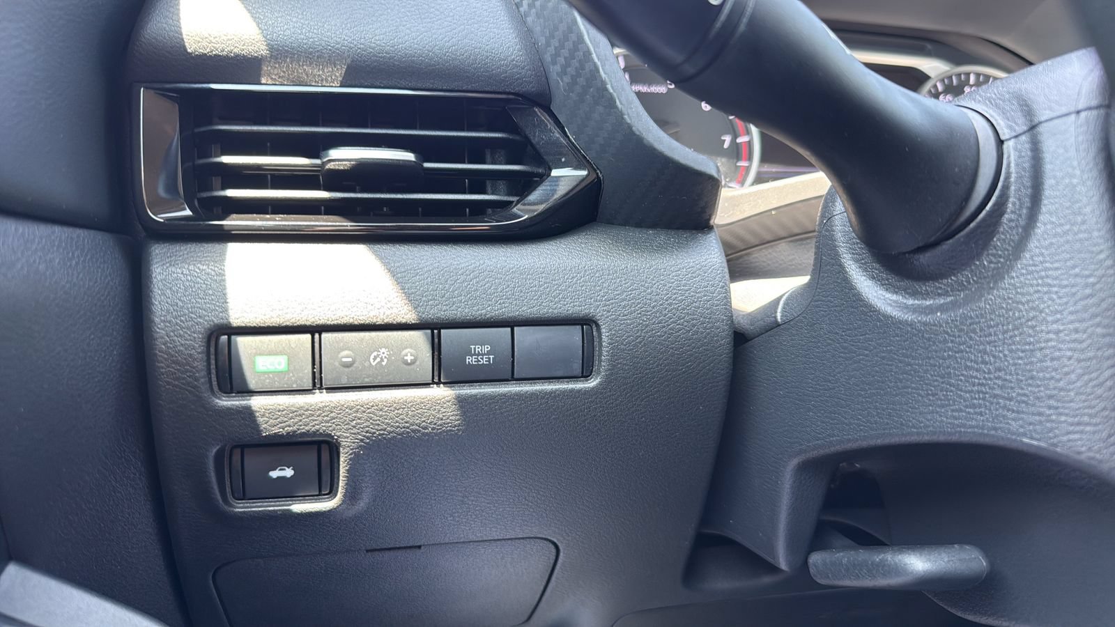 Used 2025 Nissan Sentra SV FWD image 17