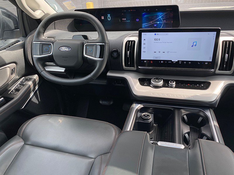 Certified 2025 Ford Expedition Active AWD/4WD image 20
