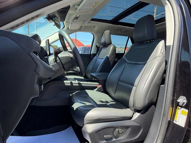 Certified 2025 Ford Explorer Active w/ Active Comfort Package AWD/4WD image 12