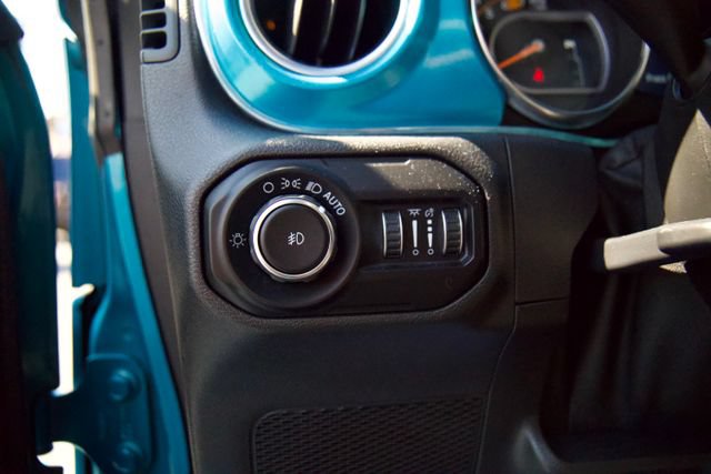 Used 2020 Jeep Wrangler Unlimited Sahara w/ Cold Weather Group AWD/4WD image 15