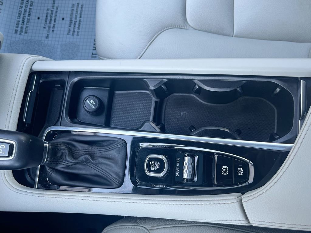 Used 2019 Volvo XC90 T5 Momentum w/ Multimedia Package image 21