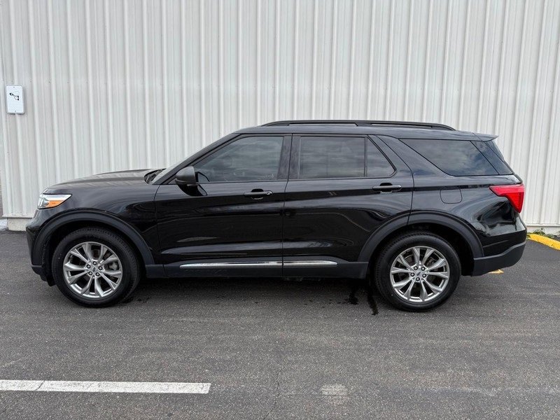 Certified 2023 Ford Explorer XLT image 2