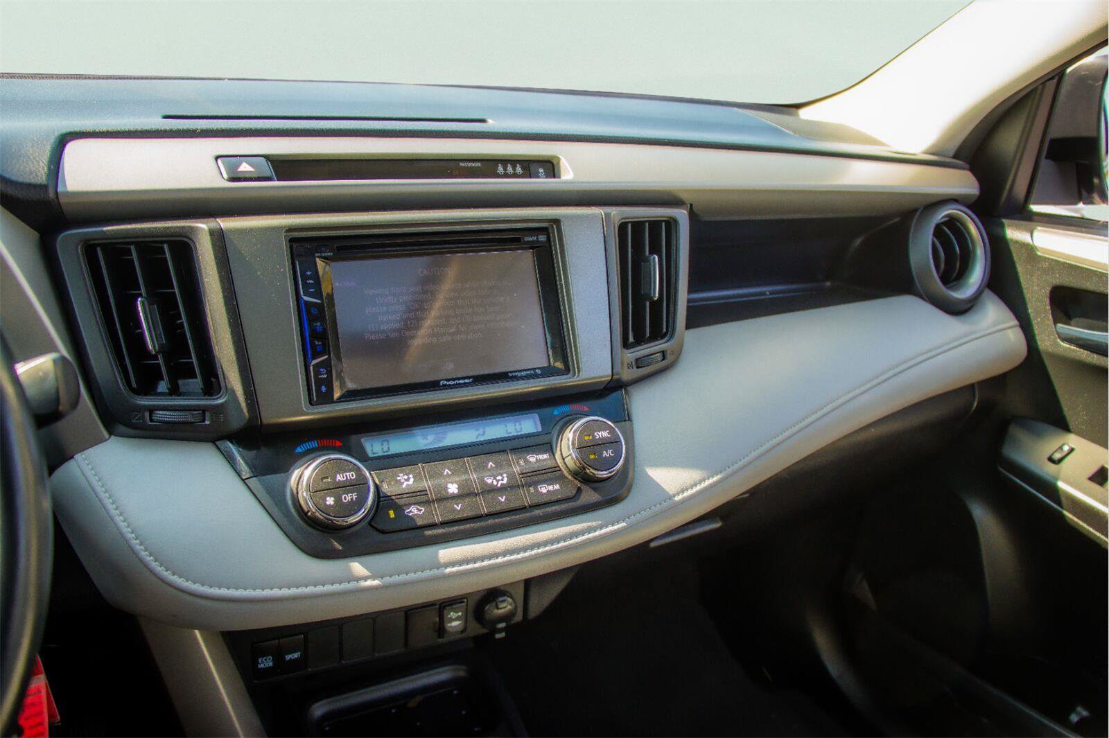 Used 2018 Toyota RAV4 XLE FWD image 13