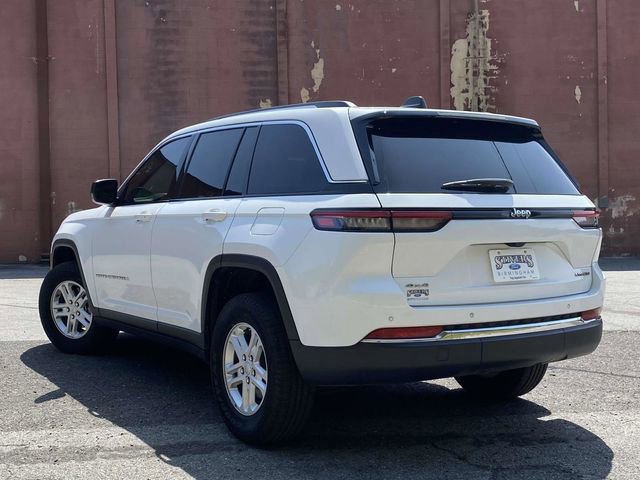 Used 2023 Jeep Grand Cherokee Laredo AWD/4WD image 3