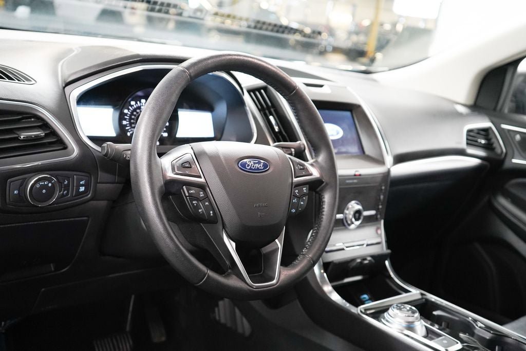 Certified 2020 Ford Edge Titanium FWD image 19