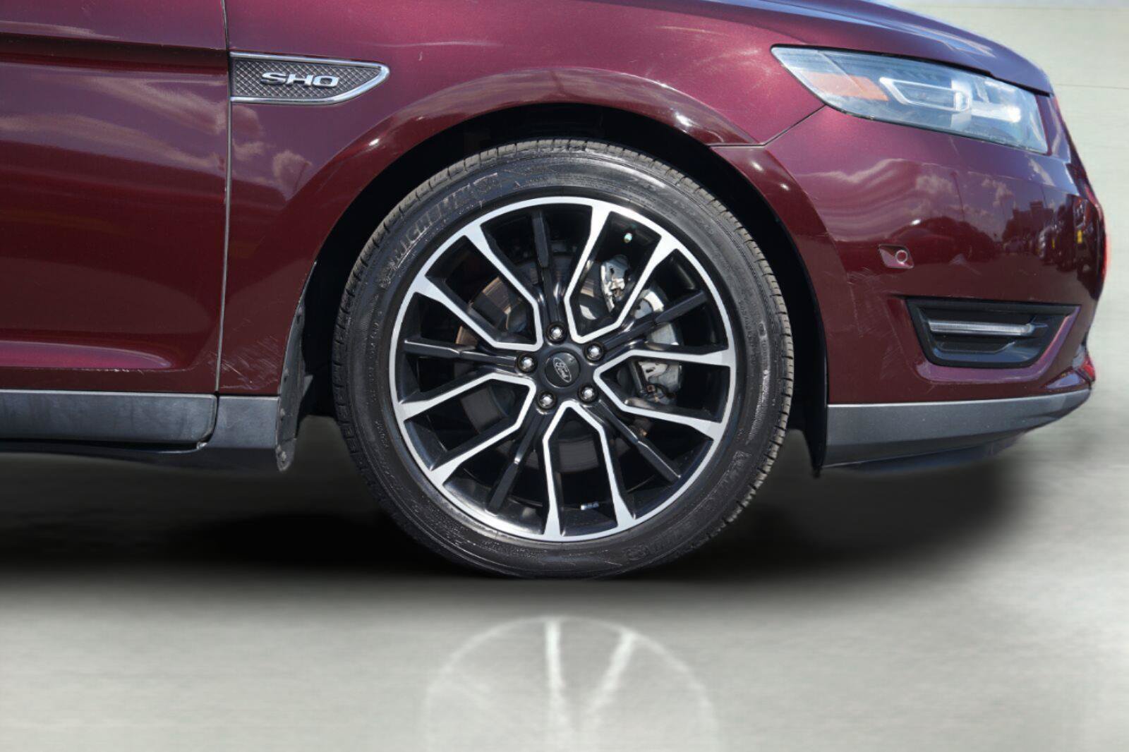 Certified 2018 Ford Taurus SHO w/ Driver Assist Package AWD/4WD image 4