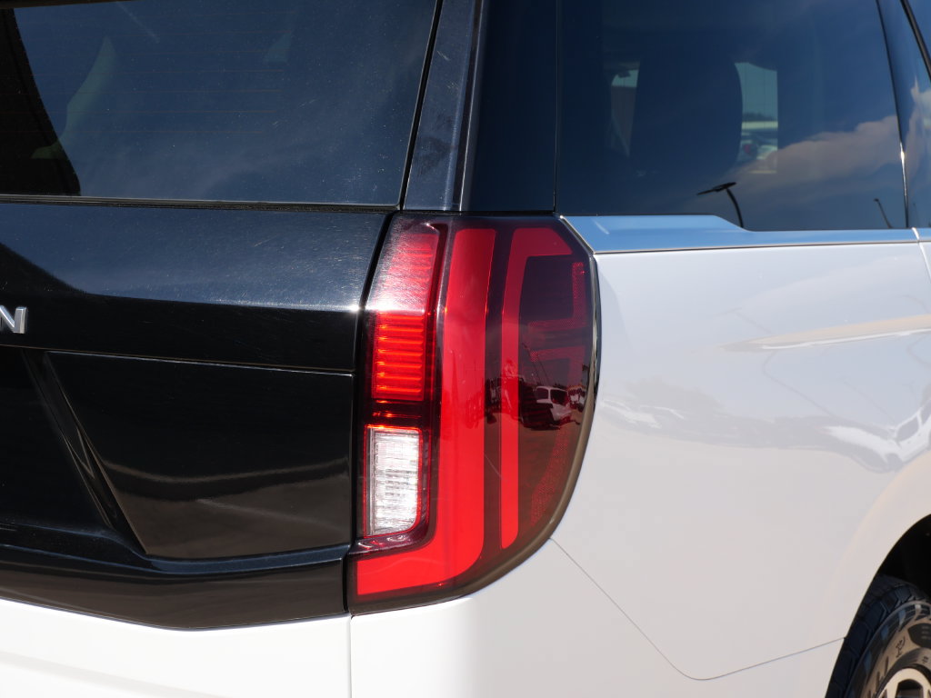 Certified 2025 Ford Expedition Active AWD/4WD image 8