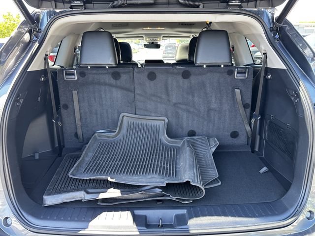 Used 2023 Toyota Highlander XLE AWD/4WD image 44