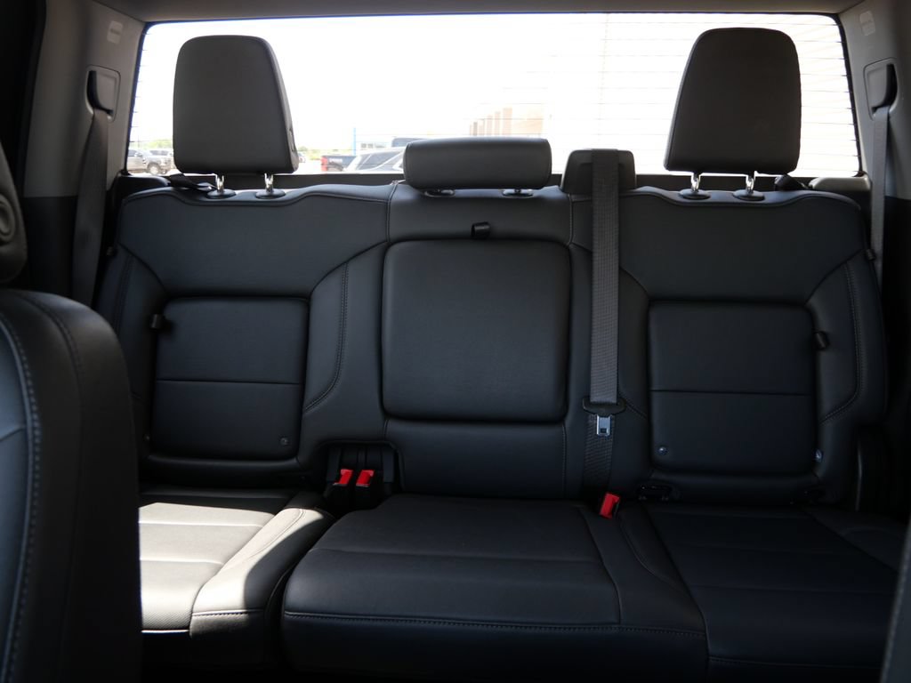 Used 2025 GMC Sierra 1500 SLT AWD/4WD image 18