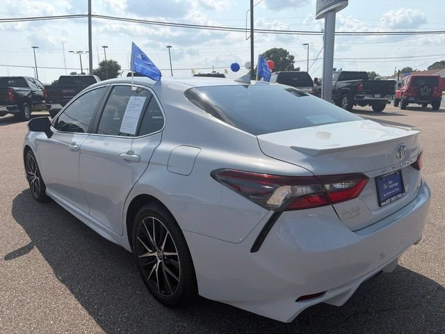 Used 2022 Toyota Camry SE FWD image 6