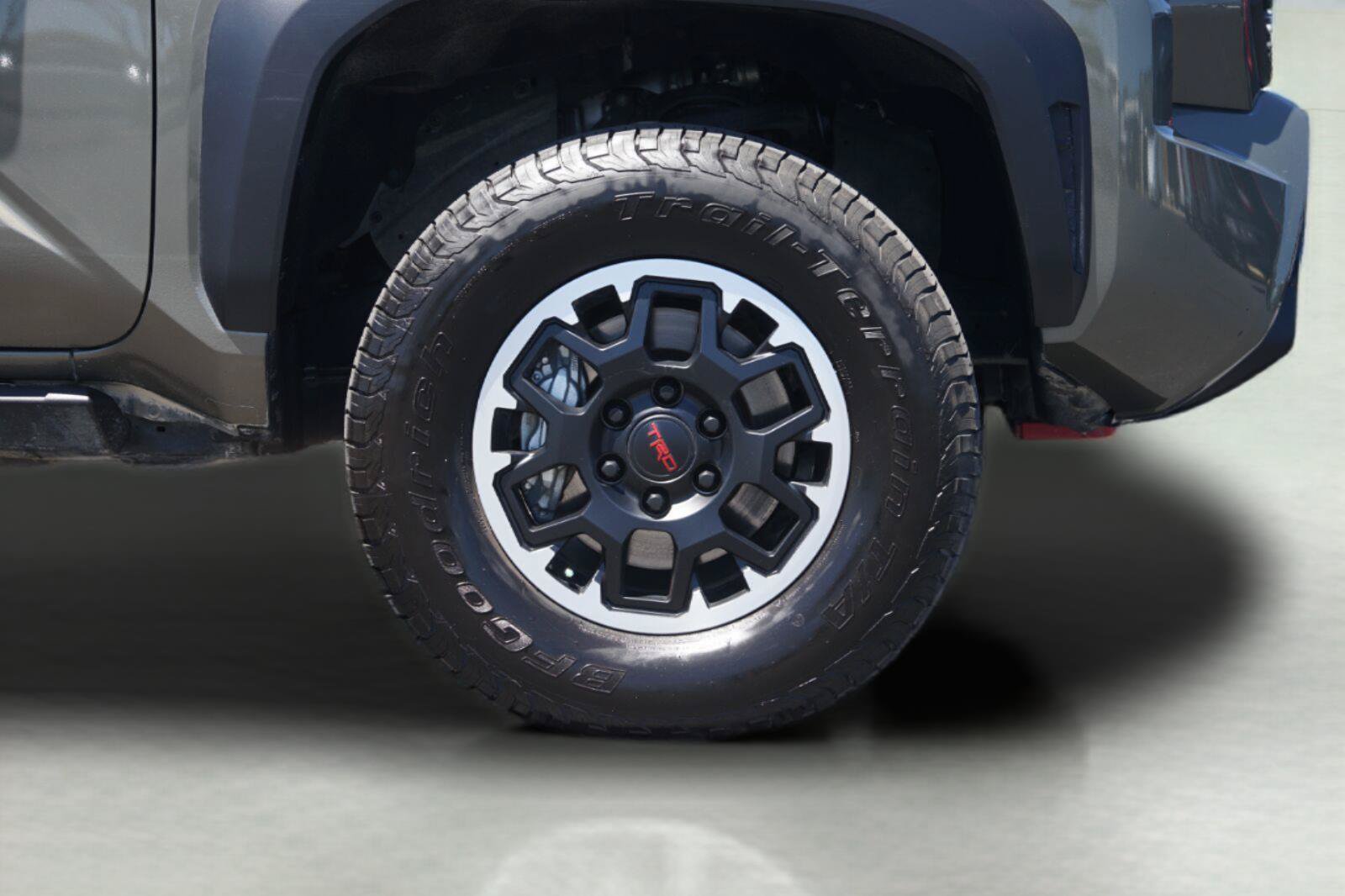 Used 2025 Toyota Tacoma TRD Off-Road AWD/4WD image 4