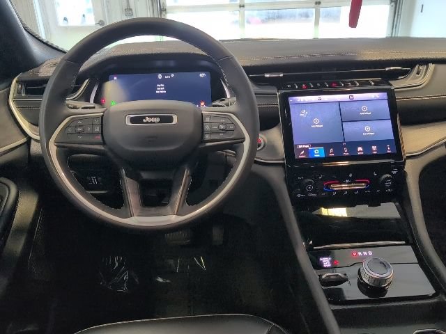 Used 2024 Jeep Grand Cherokee Limited AWD/4WD image 18