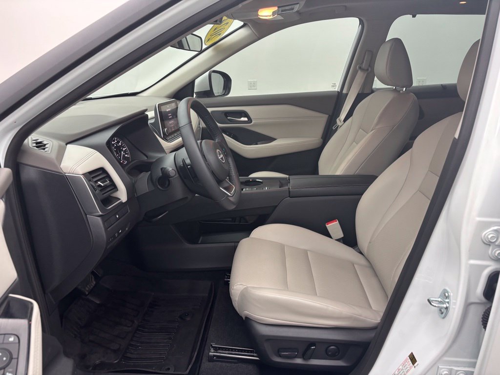 Used 2024 Nissan Rogue SV w/ SV Premium Package FWD image 22