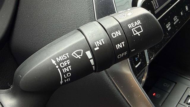 Used 2023 Toyota Venza XLE AWD/4WD image 40