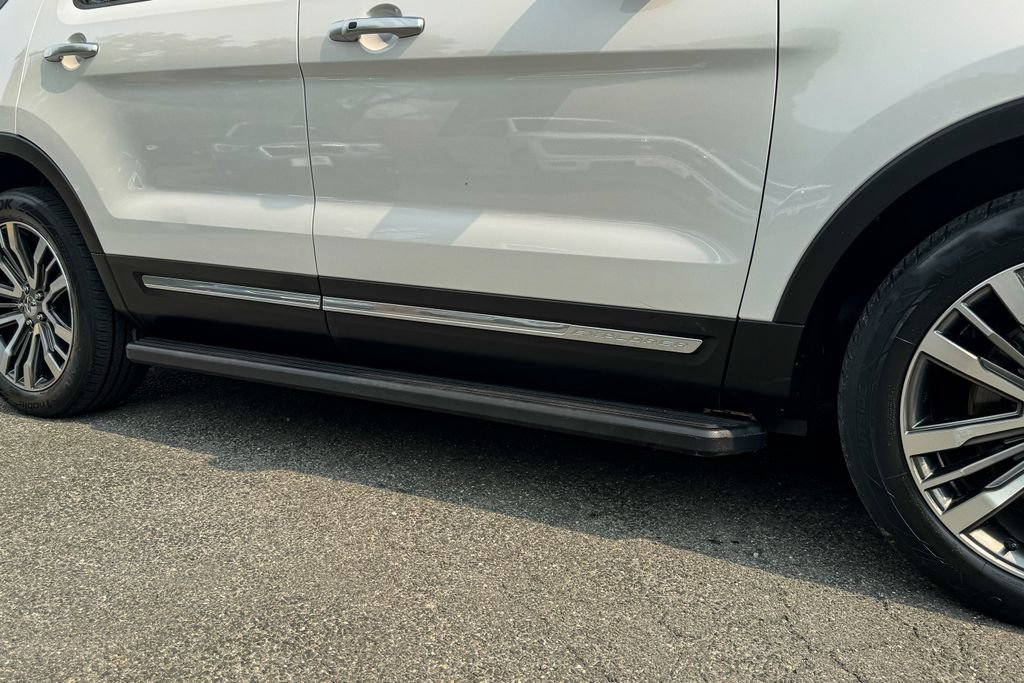 Certified 2018 Ford Explorer Platinum AWD/4WD image 11