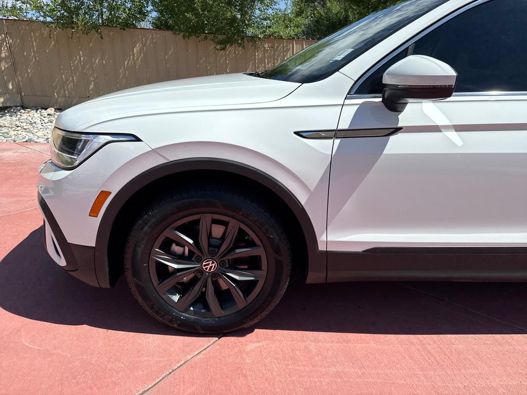 Used 2024 Volkswagen Tiguan SE w/ Panoramic Sunroof Package AWD/4WD image 37