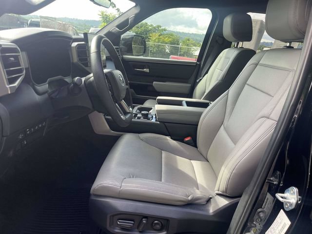 Used 2025 Toyota Tundra Limited AWD/4WD image 16