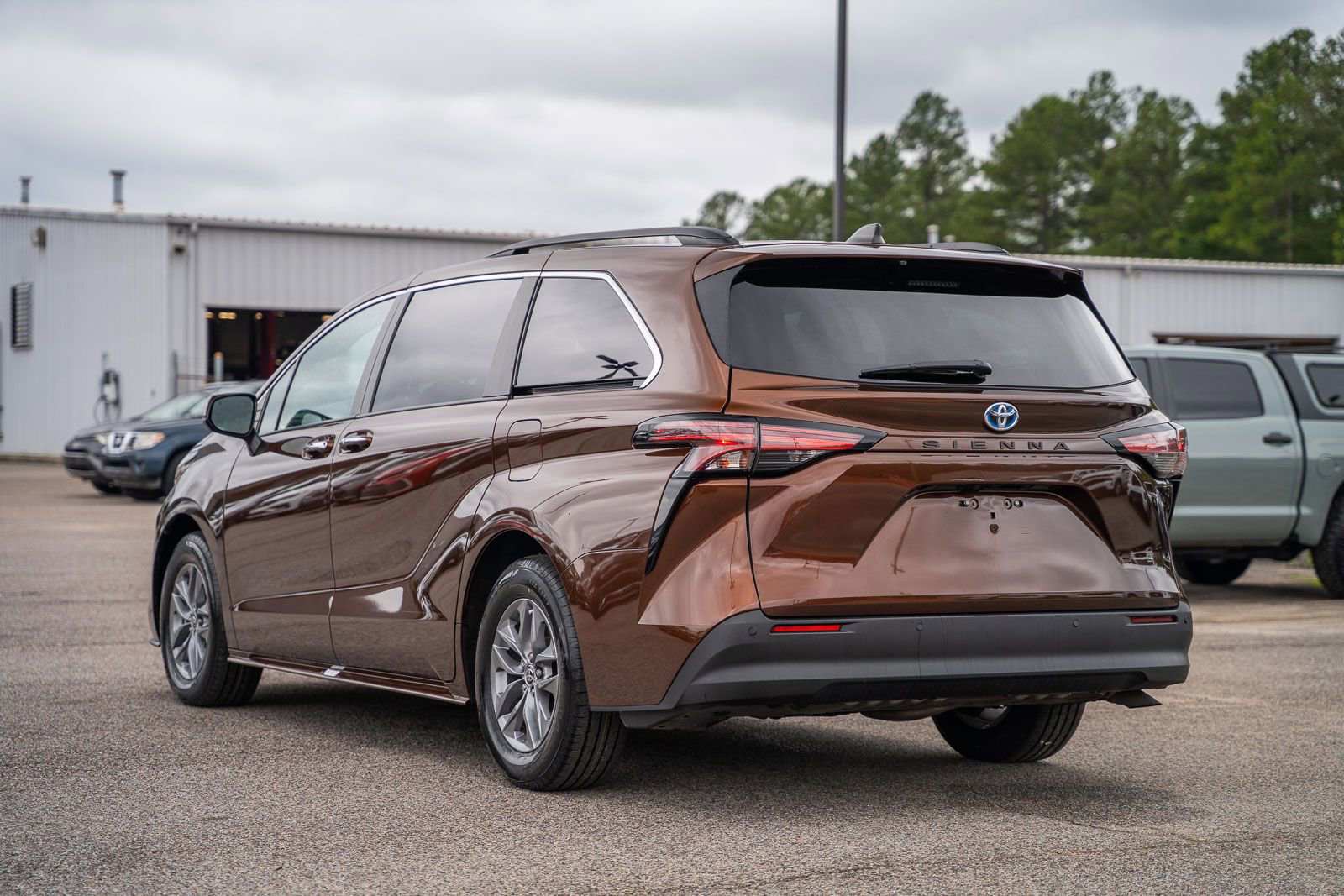 Used 2022 Toyota Sienna XLE FWD image 5