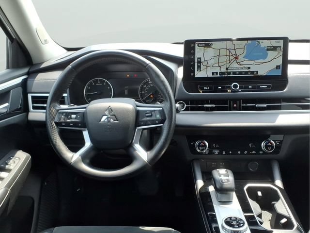 Used 2025 Mitsubishi Outlander SE AWD/4WD image 10