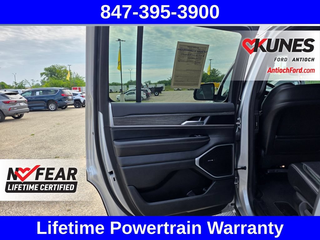 Used 2024 Jeep Wagoneer Series II w/ Flexible Seating Group AWD/4WD image 19