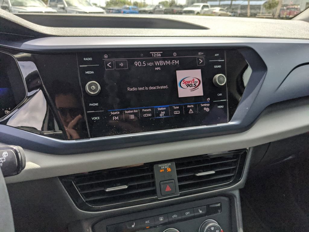 Used 2022 Volkswagen Taos SE image 21