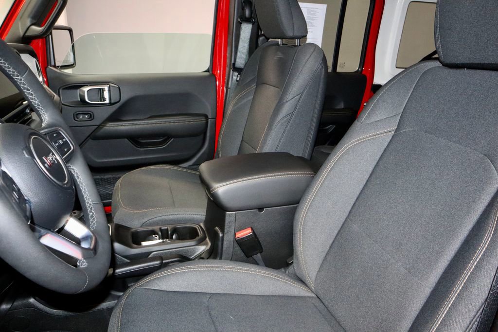 Used 2025 Jeep Wrangler Unlimited Sahara image 23
