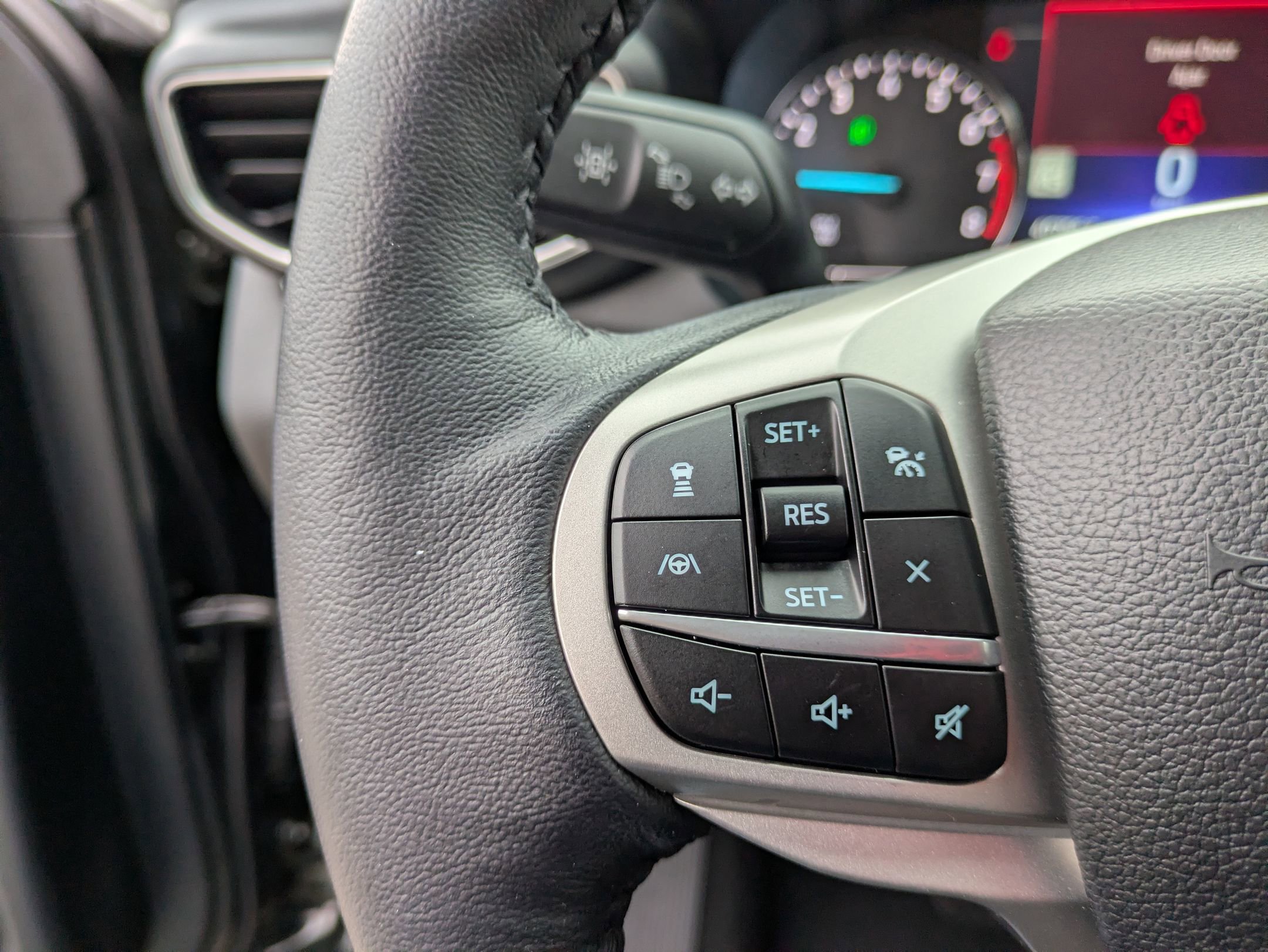 Certified 2022 Ford Explorer XLT w/ Equipment Group 202A image 18