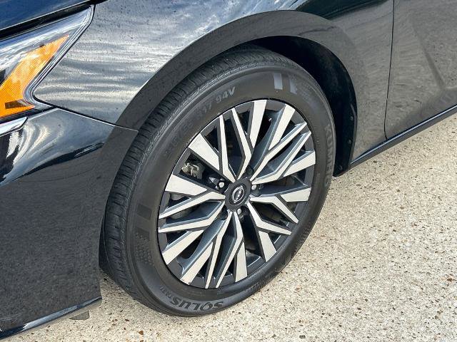 Used 2024 Nissan Altima 2.5 SV FWD image 11