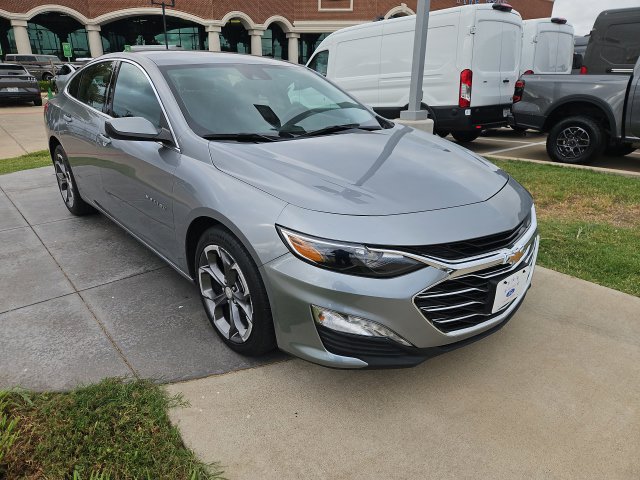 Used 2024 Chevrolet Malibu LT FWD image 2