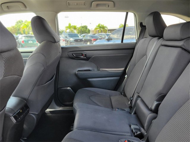 Used 2022 Toyota Highlander L image 9