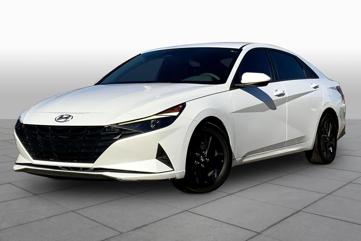 Used 2022 Hyundai Elantra SEL w/ Cargo Package FWD video 2