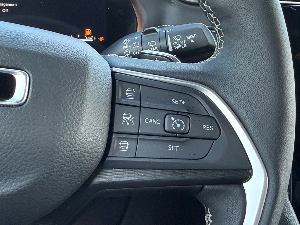 Used 2025 Jeep Grand Cherokee Altitude image 24