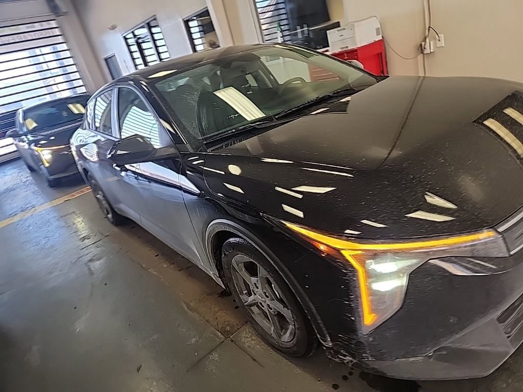 Used 2025 Kia K4 LXS image 2