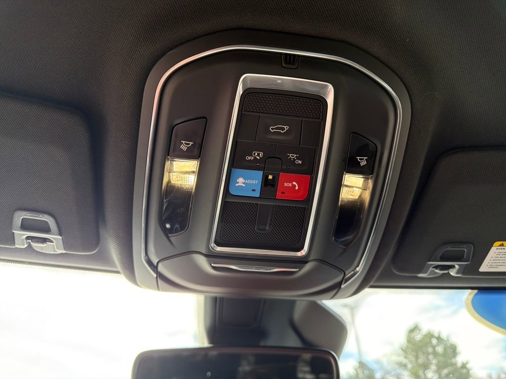 Used 2023 Jeep Grand Cherokee L Laredo image 18