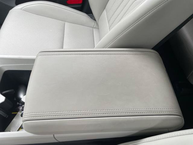 Used 2025 Hyundai Santa Fe SEL FWD image 18