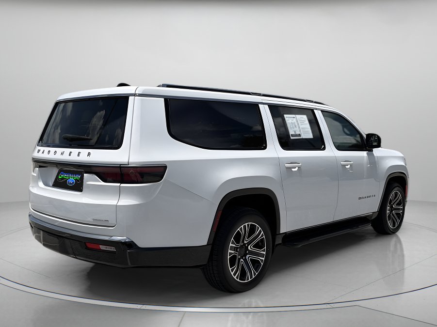 Used 2024 Jeep Wagoneer L Series II RWD image 3